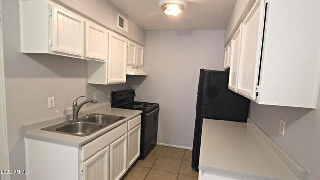 Building Photo - 145 S Doran