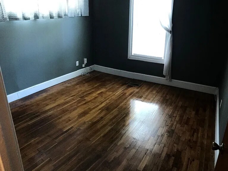 Building Photo - 525 26th St