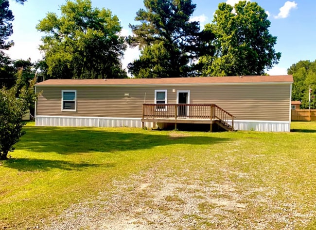 Building Photo - 104 Persimmon Dr