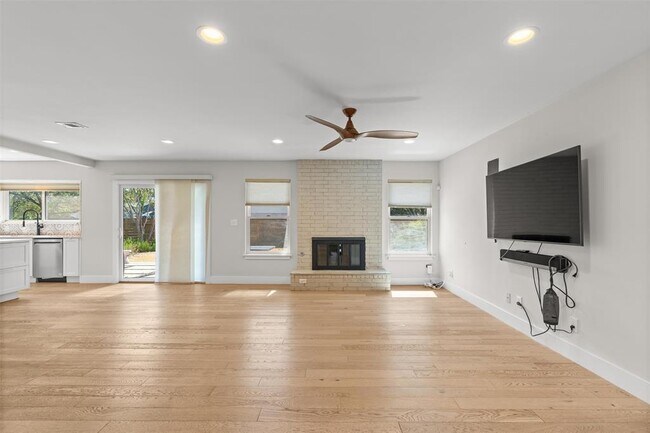 Building Photo - 5405 Fairmont Cir