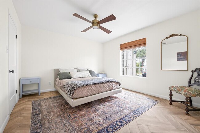 Building Photo - 1700 Houston St