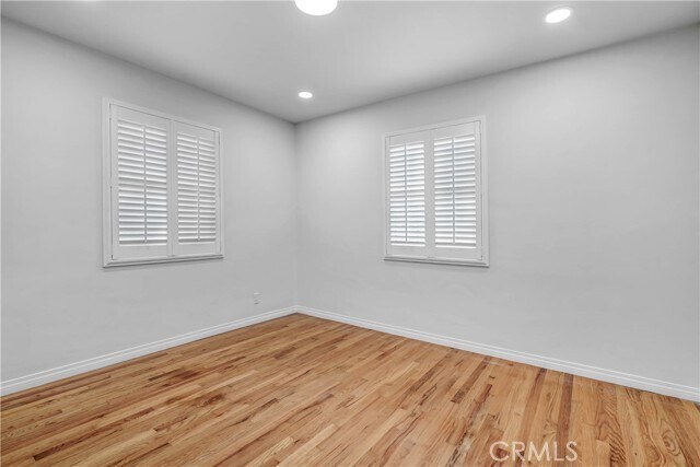 Building Photo - 427 Russell Ave