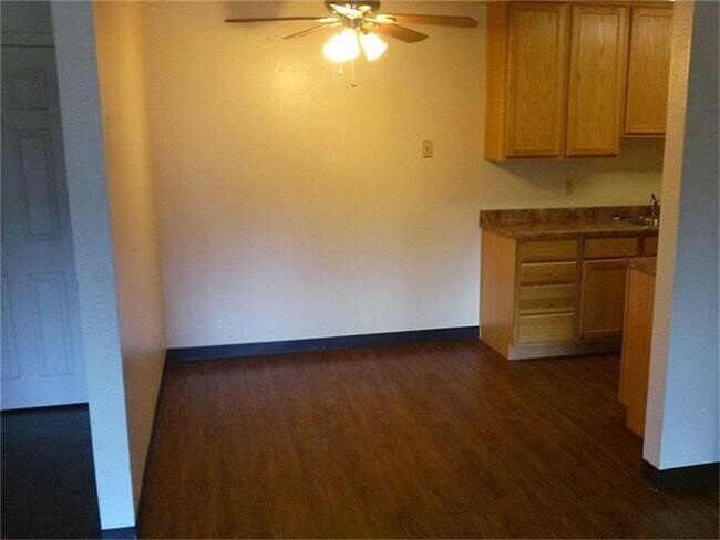 Building Photo - 2701 Stanberry Dr