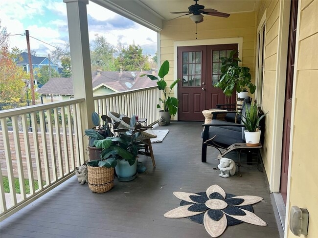 Building Photo - 1021 Louise St