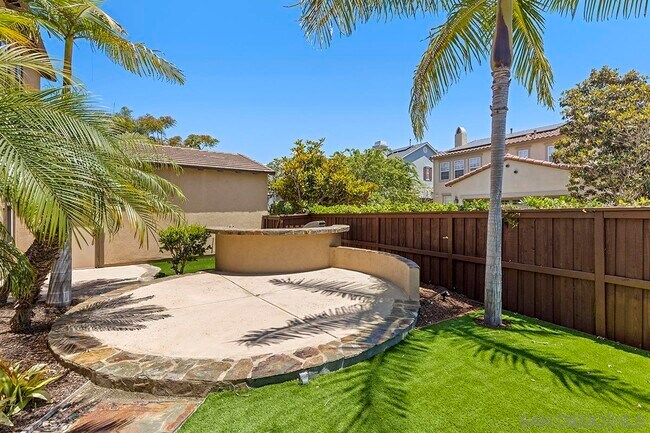 Building Photo - 6338 Huntington Dr