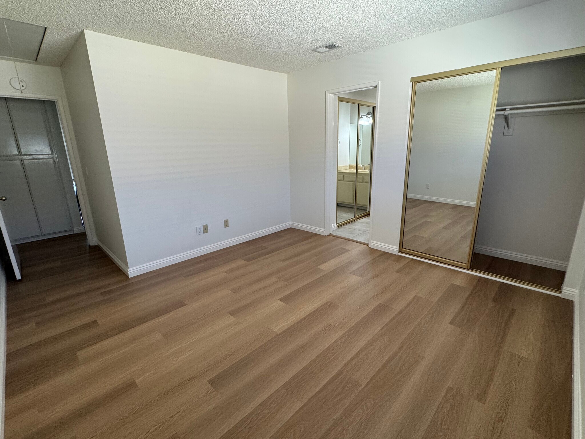 Building Photo - 15220 S Normandie Ave