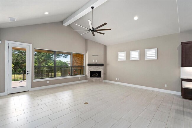 Building Photo - 904 Naranjo Dr