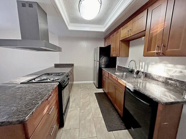 Building Photo - Bright and quiet two-story townhouse situated in the friendly Sunset Oaks community with an award...