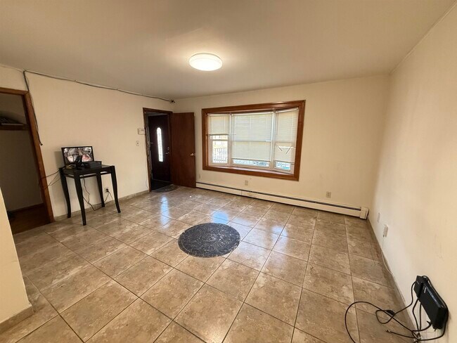 Building Photo - 36 W 9th St