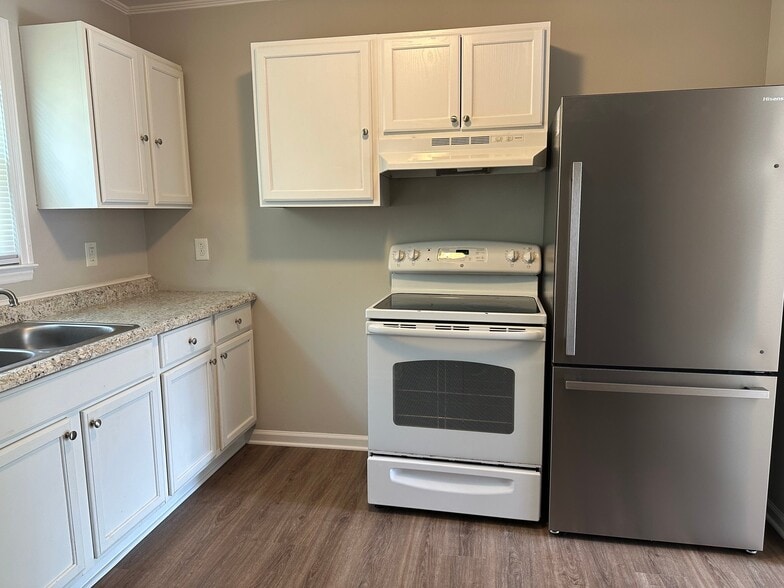 Building Photo - 1806 Alpine Dr