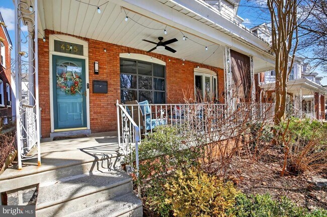 Building Photo - 4315 Lauriston St