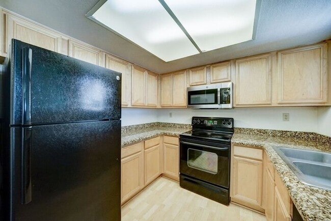 Building Photo - READY TO VIEW NOW! -FIRST MONTH RENT FREE-...