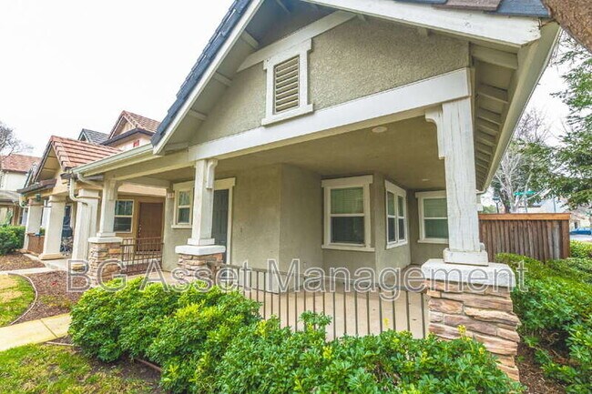 Building Photo - 128 Kingfisher St