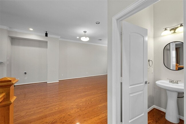 Building Photo - 3-Story Townhome in Midtown – 3BR/3.5BA with Private Balconies