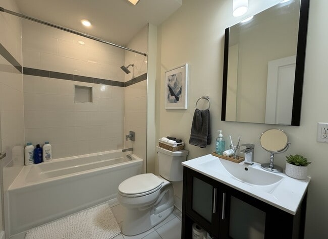 Building Photo - 1431 N 5th St