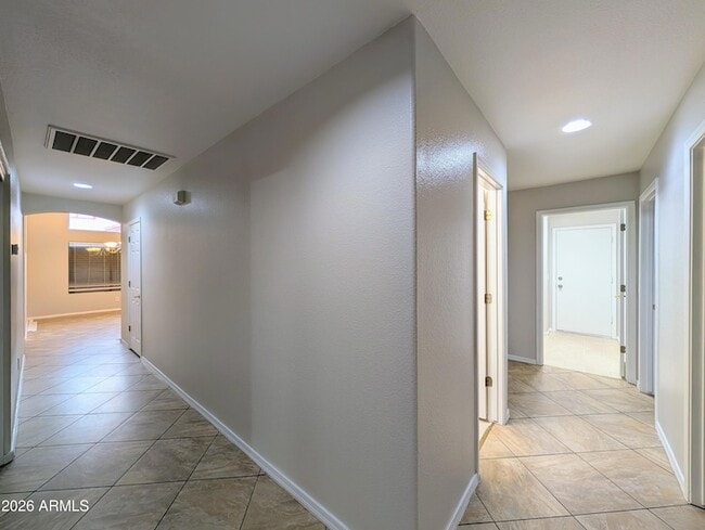 Building Photo - 15748 W Paradise Ln