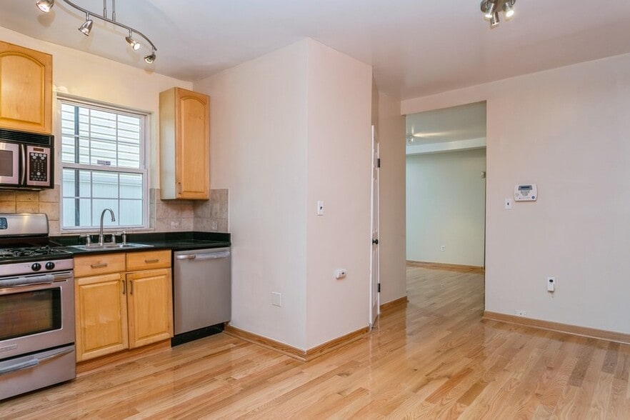 Kitchen - 320 6th St