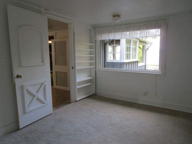 Building Photo - Waterfront Cottage in Gig Harbor