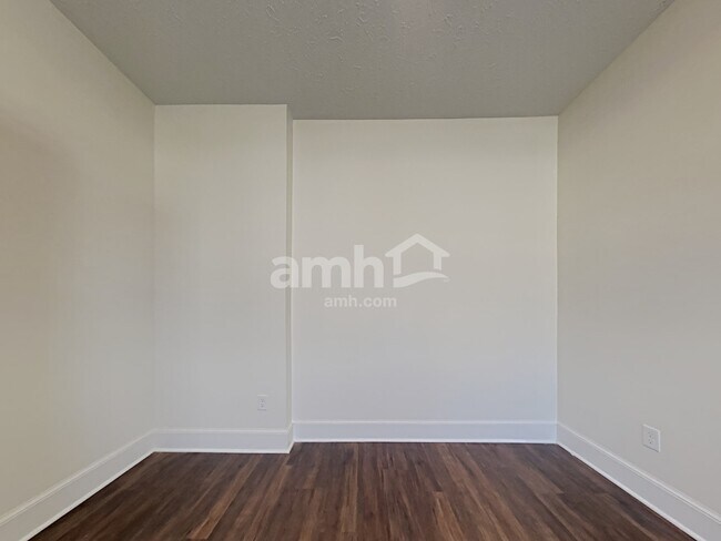Building Photo - 4157 S Woodtrail Ln
