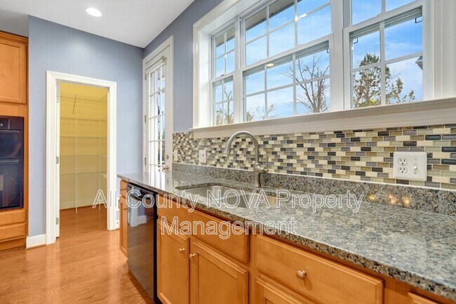 Building Photo - 2093 Laura Mews Pl