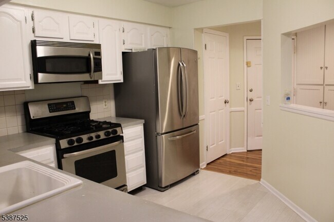 Building Photo - 75 Quartz Ln
