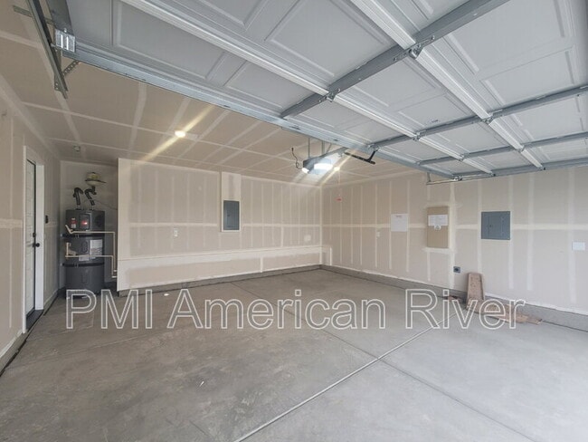 Building Photo - 7433 Penfield Dr