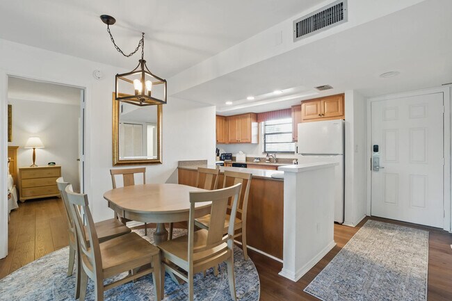 Building Photo - 600 Neapolitan Way