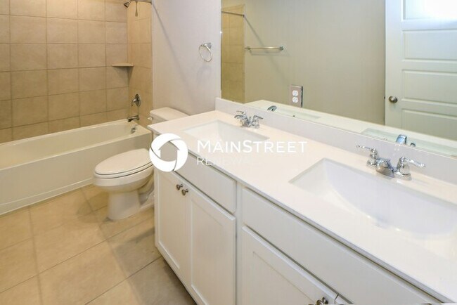 Building Photo - 4 Bedroom Pet-Friendly Home in San Antonio, TX with Main Street Renewal
