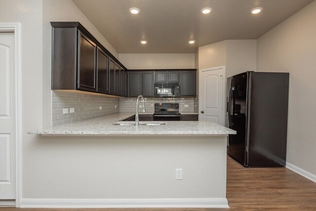 Building Photo - Beautifully designed and thoughtfully maintained duplex