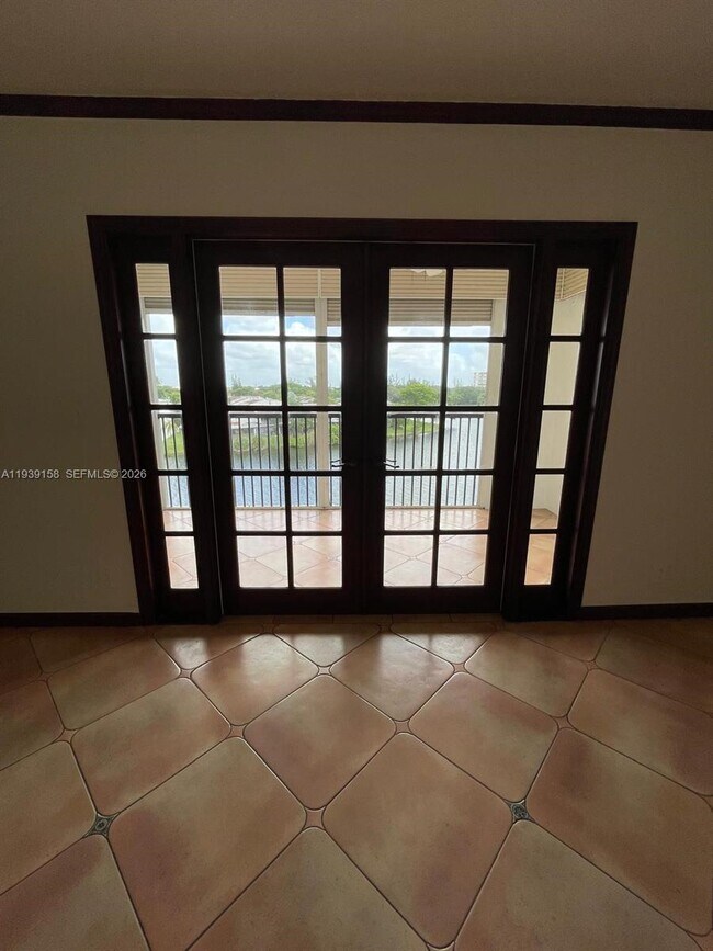 Building Photo - 6575 W Oakland Park Blvd