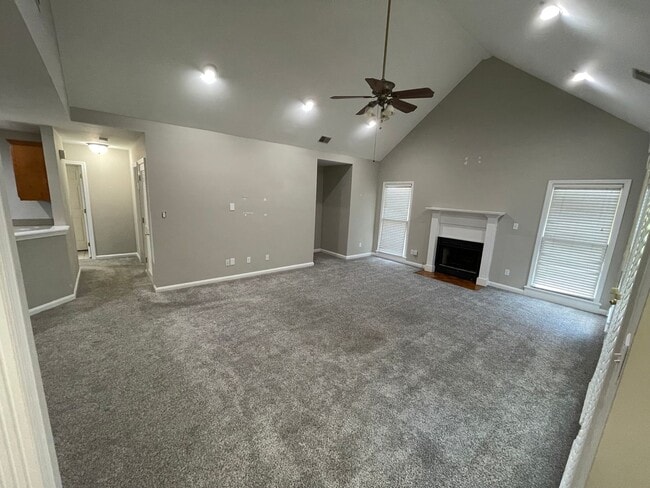 Building Photo - Exclusive Shelbyville Condo For Rent