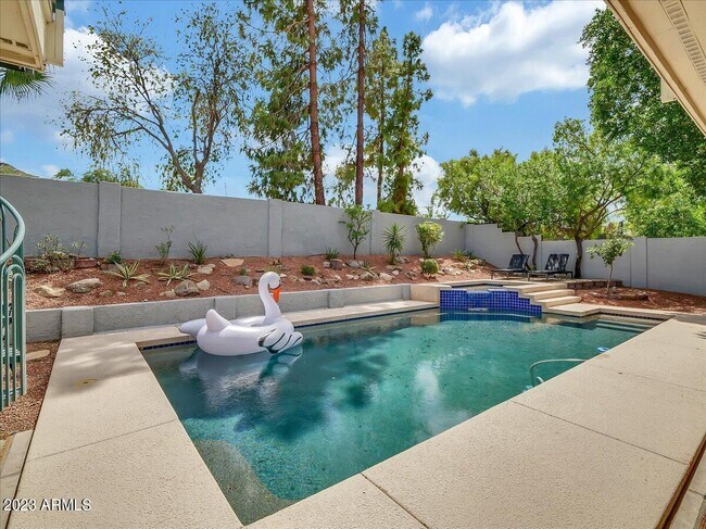 Building Photo - 3351 E Las Rocas Dr