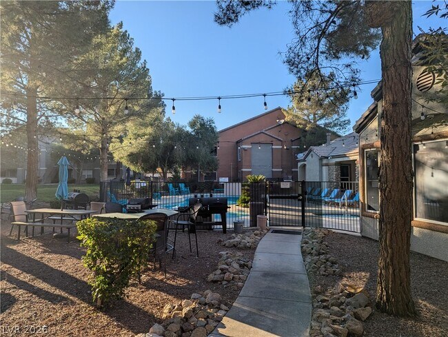 Building Photo - 555 E Silverado Ranch Blvd