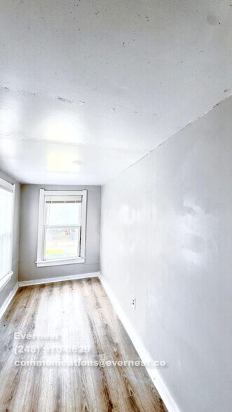 Building Photo - 818 Norwood Ave
