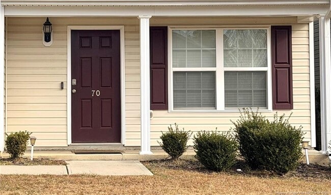 Building Photo - 70 Hallow Oak St