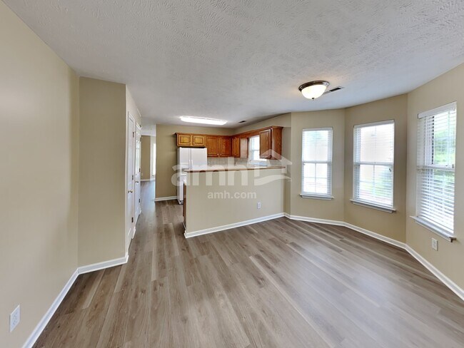 Building Photo - 3744 Henricks Hill Dr