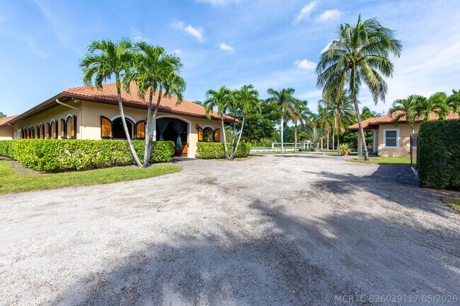 Building Photo - 14943 Paddock Dr