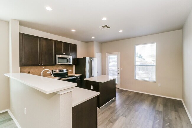 Building Photo - 5808 Glowing Star Trail