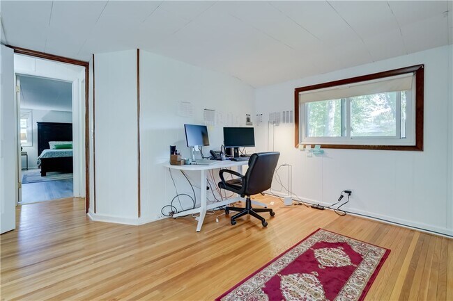 Building Photo - 984 Danby Dr