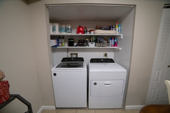 Building Photo - 341 Wright St