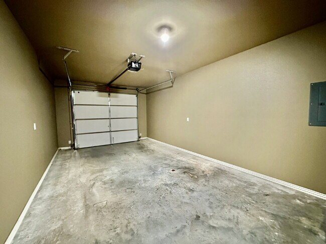 Building Photo - 186 Old Farmington Rd