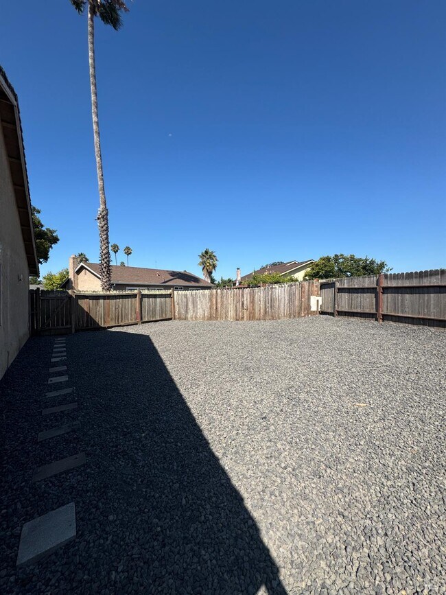 Building Photo - 120 Merrimac Ct