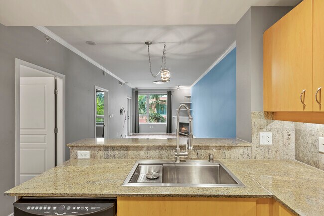 Building Photo - 300 W Beech St