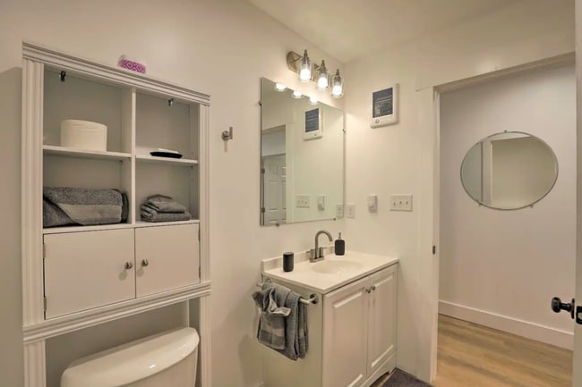Building Photo - Black Mountain Furnished Lower Level Apart...