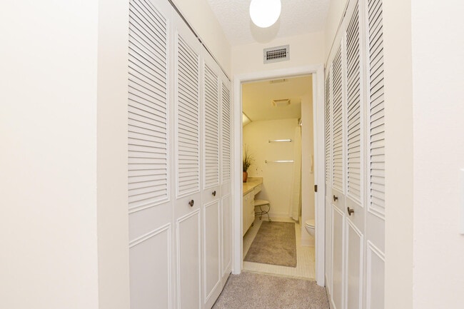 Building Photo - 1950 SW Palm City Rd