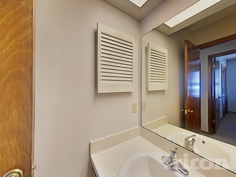 Building Photo - 10660 Squires Ct