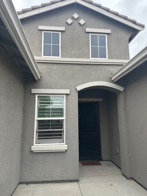 Building Photo - Gorgeous 3 Bedroom 2 Bathroom Manteca Home