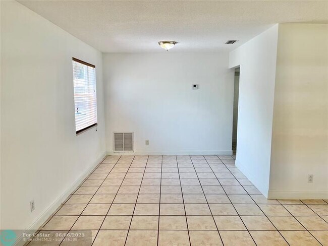 Building Photo - 2167 NE 56th Ct