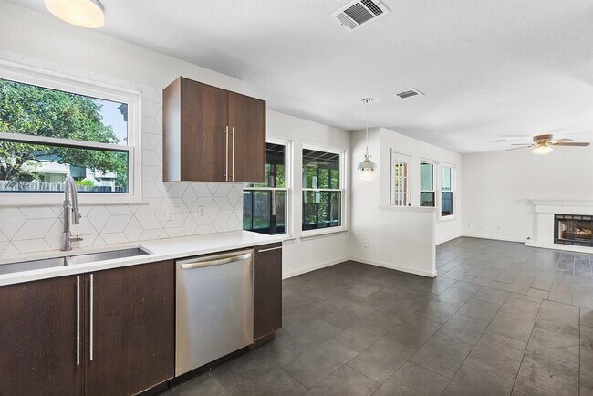 Building Photo - 1310 Strickland Dr
