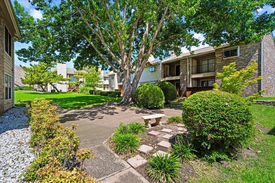Building Photo - 4748 Old Bent Tree Ln